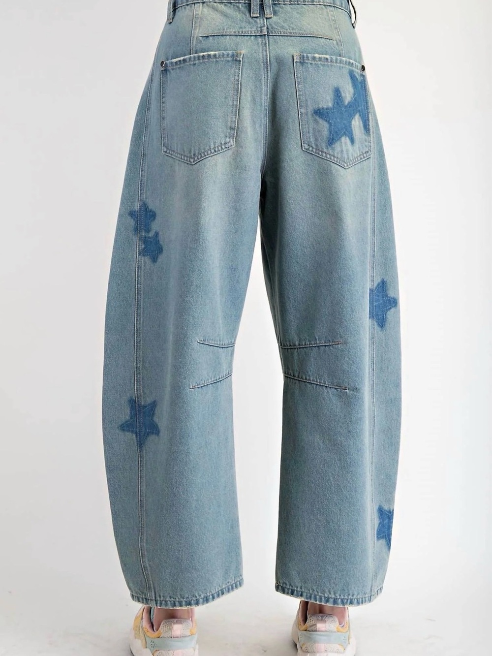 Easel Light Blue Star Leg Jeans: Size Medium - Picture 2 of 10